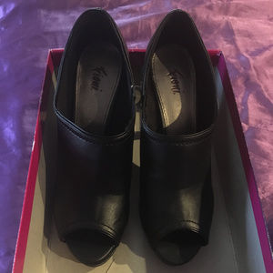Black Fioni open toe heel Shoes